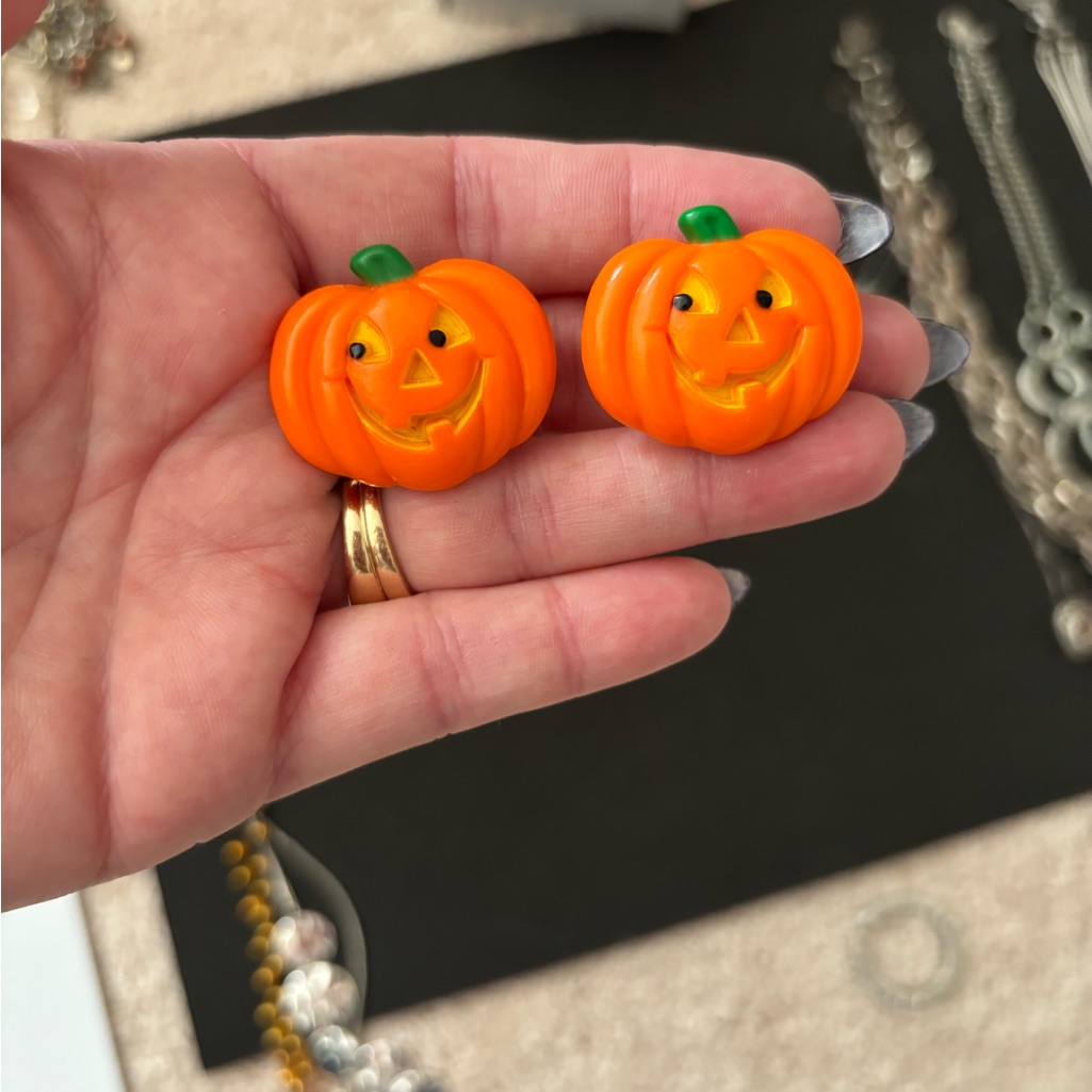Vintage Hallmark Pumpkin Clip-On Earrings Set 6$